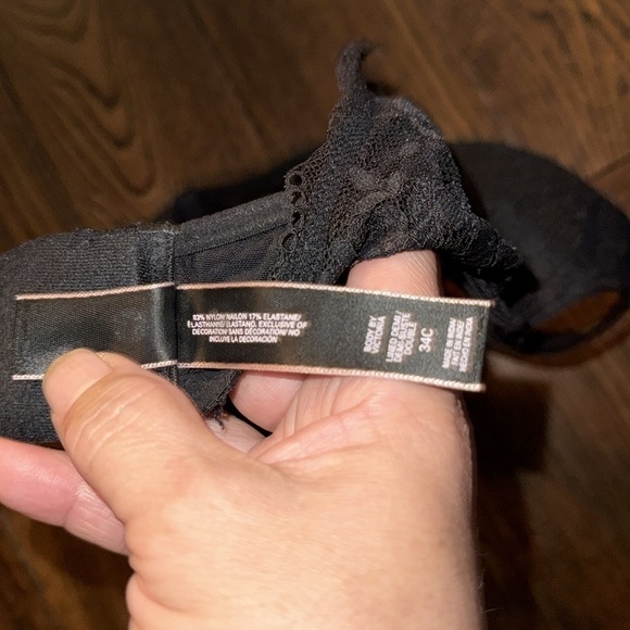 Victoria Secret Body Black Lace Demi Bra - Picture 4 of 4